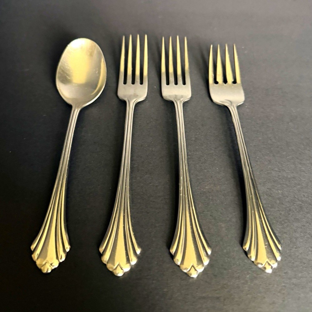 Oneida Bancroft USA Stainless Steel 4-Piece Mix Flatware Replacement Set